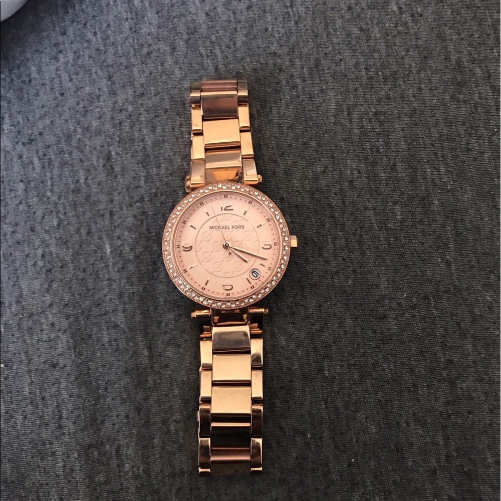 MICHAEL KORS WATCH NEW W TAGS (PRICE NEGOTIABLE)